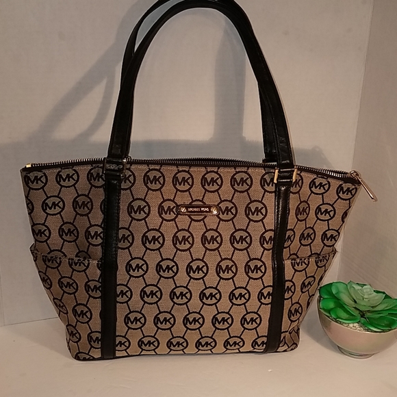 Michael Kors Handbags - Michael Kors Signature Tote Black Leather